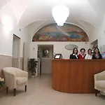 Ξενοδοχείο με διαμερίσματα Italia 3*